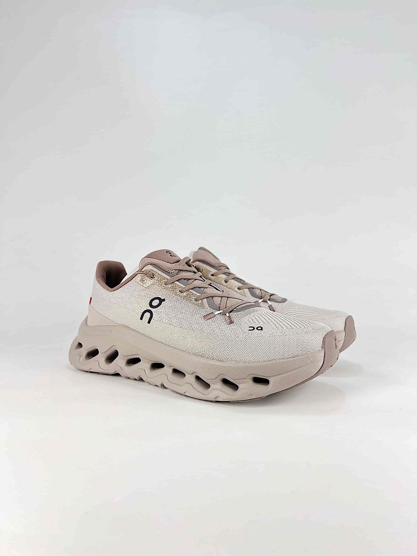 On Cloudtilt Ivory Taupe Lifestyle Sneakers