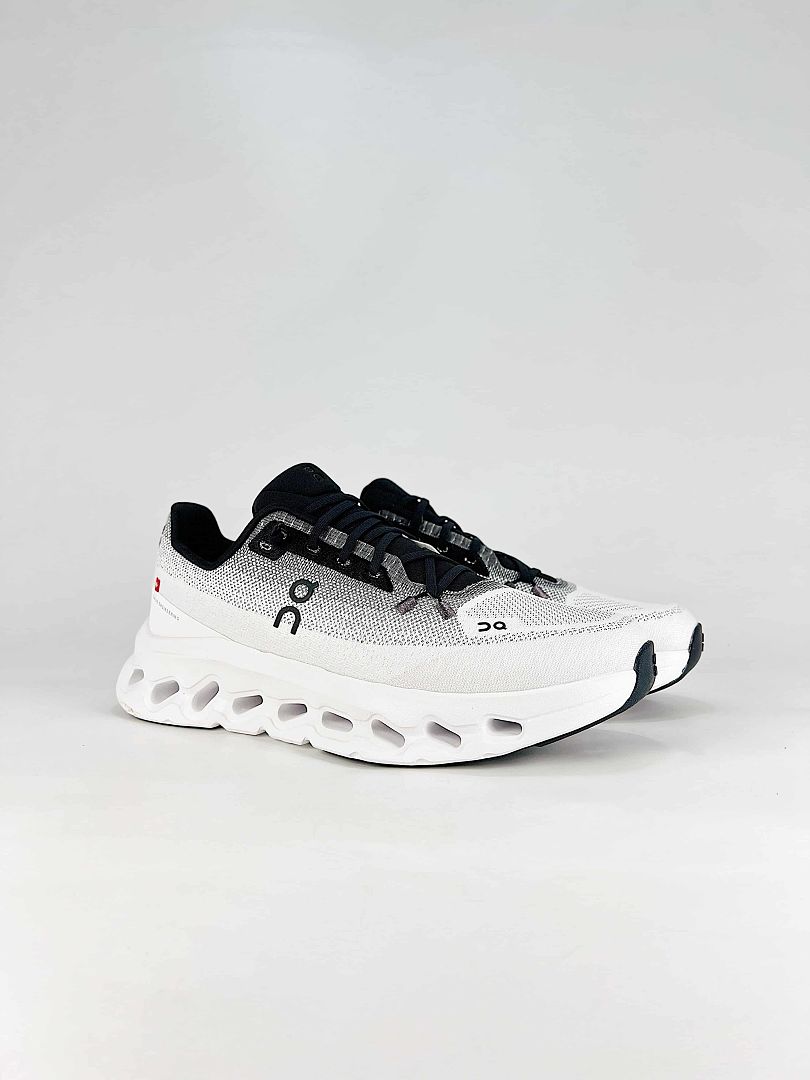 On Cloudtilt White Black Mens Lifestyle Sneakers 3ME10101430