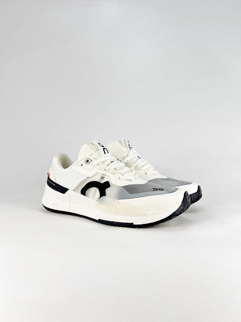 On THE ROGER Pro 2 White Black Grey Tennis Sneakers M929282X153221