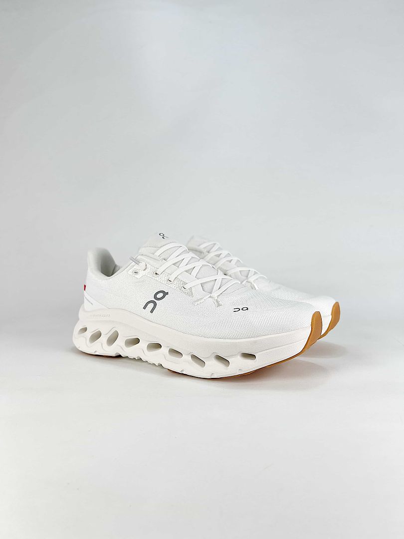 On Cloudtilt Womens White Gum Lifestyle Sneakers 3WE10050924