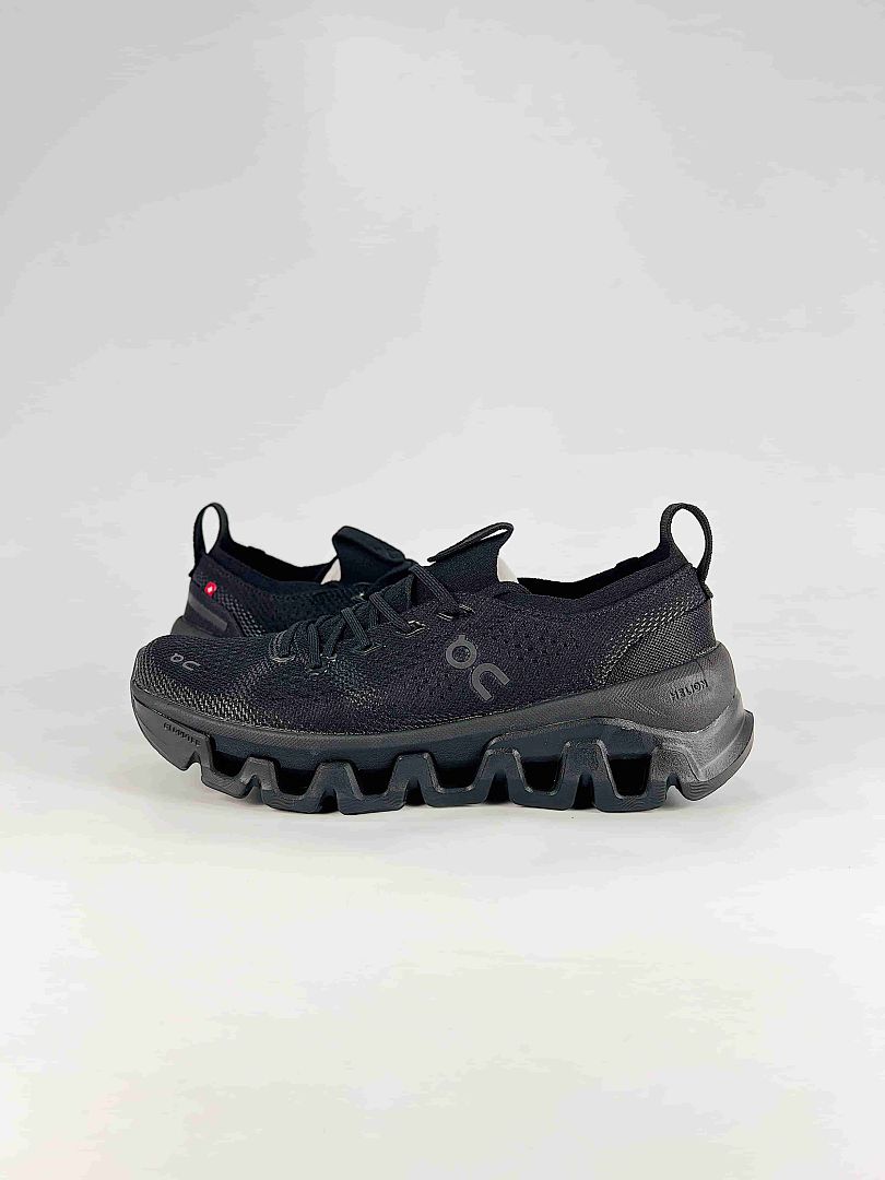 On Cloud Black Charcoal Low Top Everyday Sneakers 3MG30090106