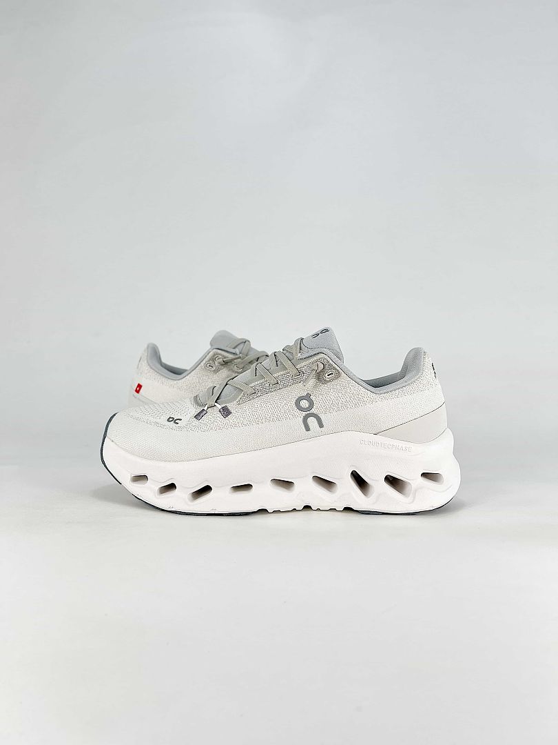On Cloudtilt Light Grey White Lifestyle Sneakers 3WE10053740