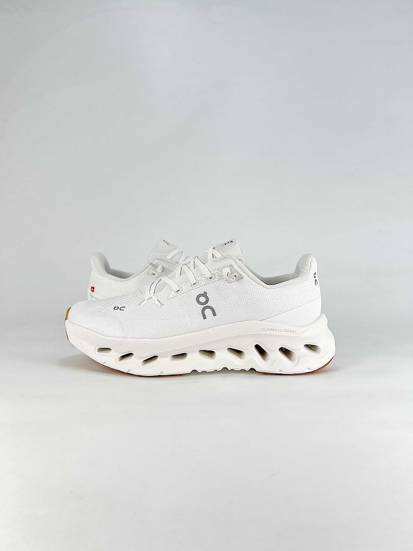On Cloudtilt Womens White Gum Lifestyle Sneakers 3WE10050924