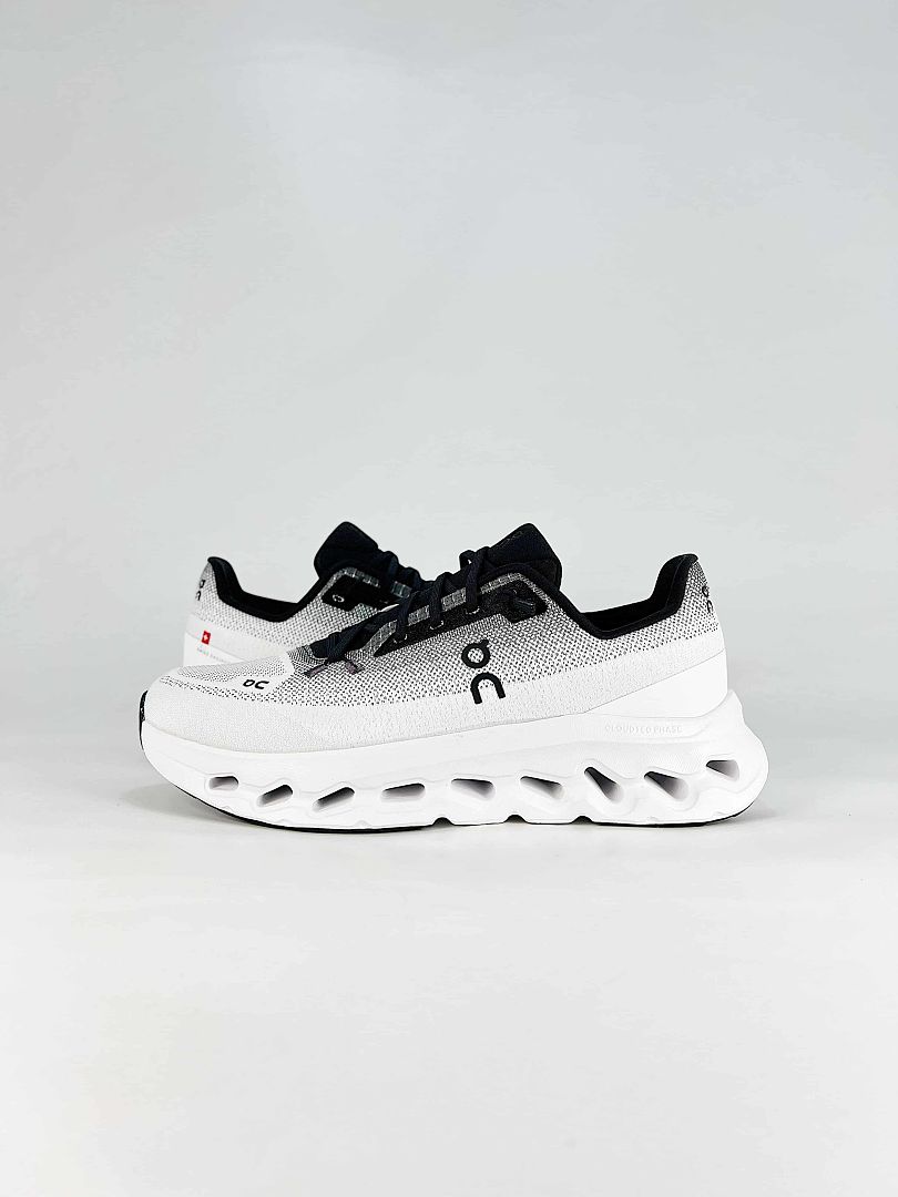 On Cloudtilt White Black Mens Lifestyle Sneakers 3ME10101430