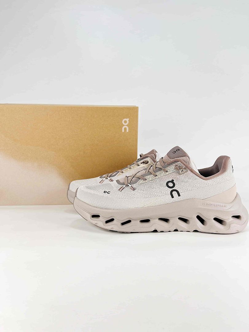 On Cloudtilt Ivory Taupe Lifestyle Sneakers