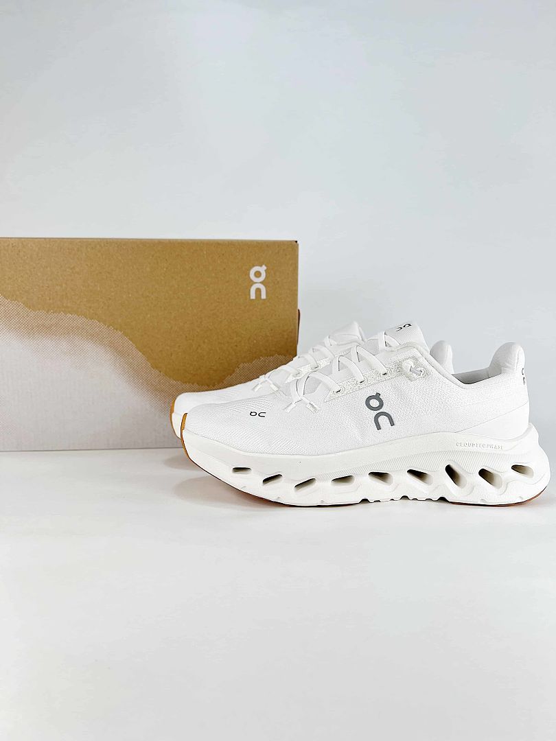 On Cloudtilt Womens White Gum Lifestyle Sneakers 3WE10050924