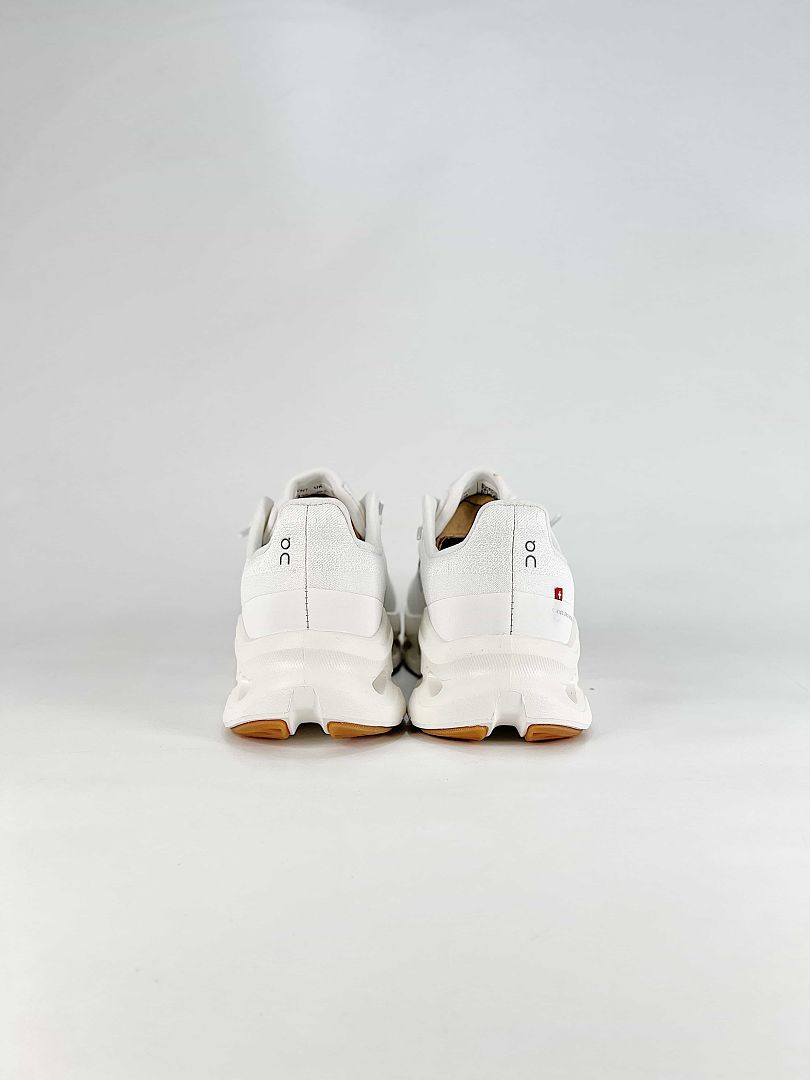On Cloudtilt Womens White Gum Lifestyle Sneakers 3WE10050924