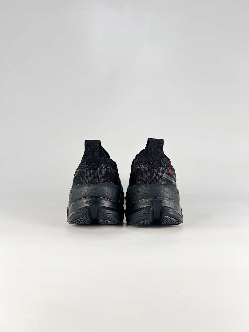 On Cloud Black Charcoal Low Top Everyday Sneakers 3MG30090106
