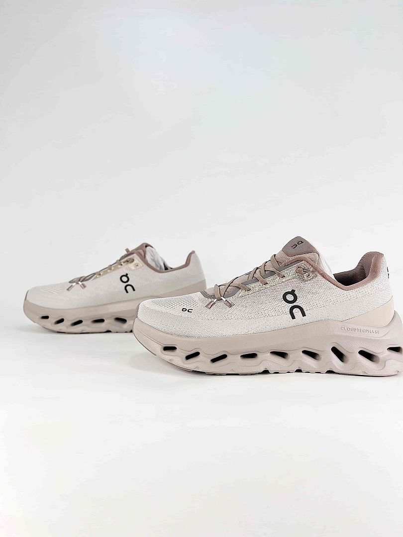 On Cloudtilt Ivory Taupe Lifestyle Sneakers