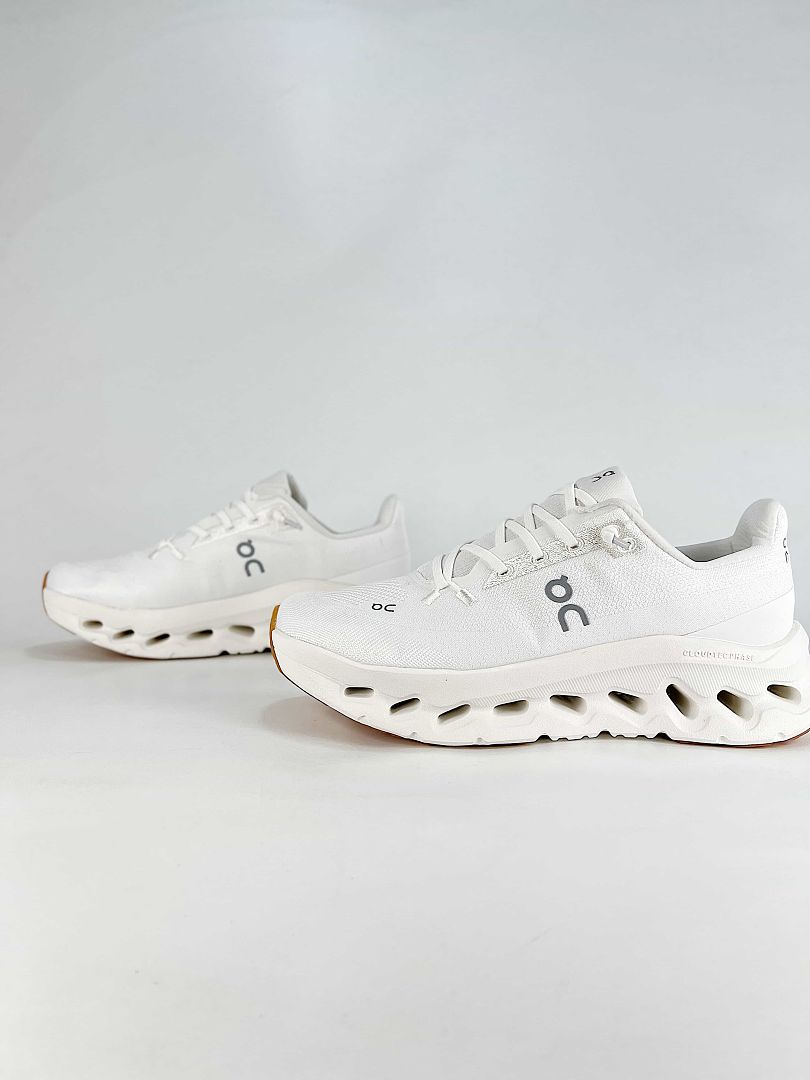 On Cloudtilt Womens White Gum Lifestyle Sneakers 3WE10050924
