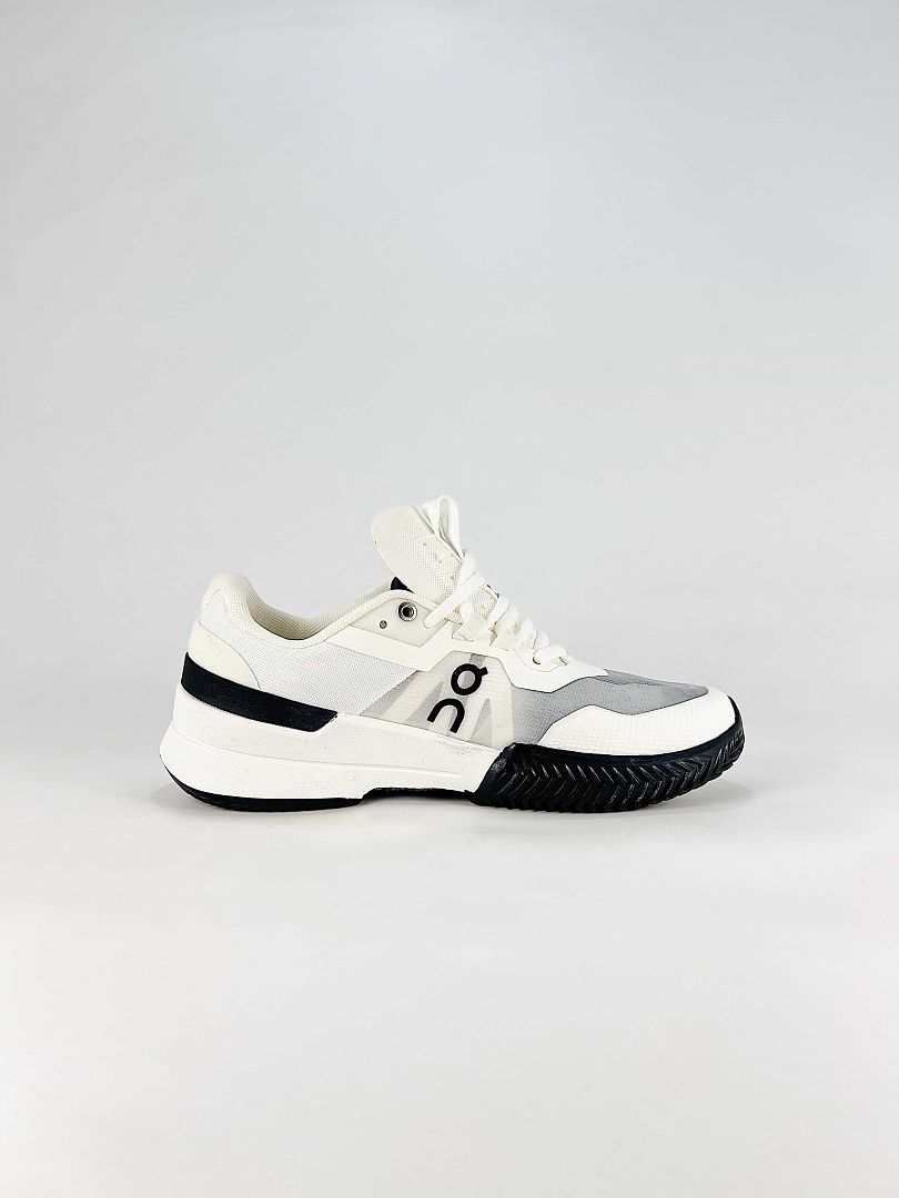 On THE ROGER Pro 2 White Black Grey Tennis Sneakers M929282X153221