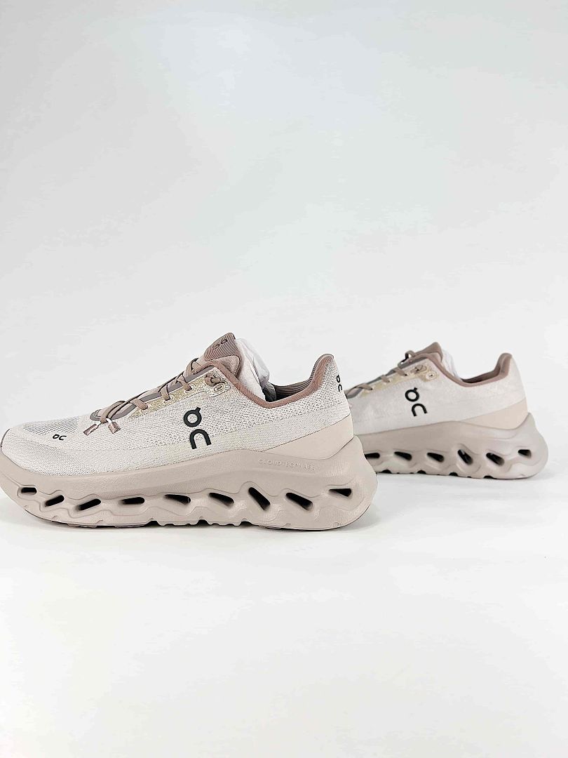 On Cloudtilt Ivory Taupe Lifestyle Sneakers
