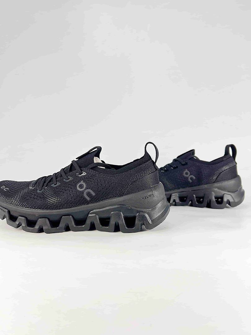 On Cloud Black Charcoal Low Top Everyday Sneakers 3MG30090106